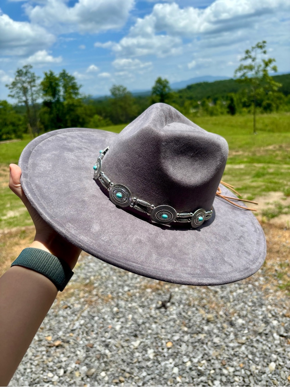 Women's Wide-Brim Felt Fedora Hat with Turquoise Concho Band - Gray